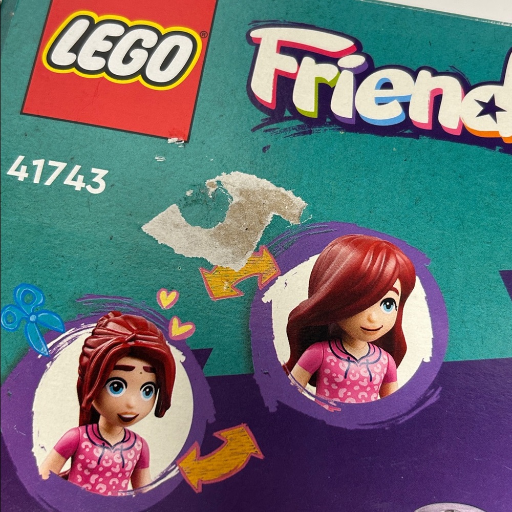 LEGO Friends Hair Salon Set - Pink, Blue, Yellow new inbox - Picture 4 of 5